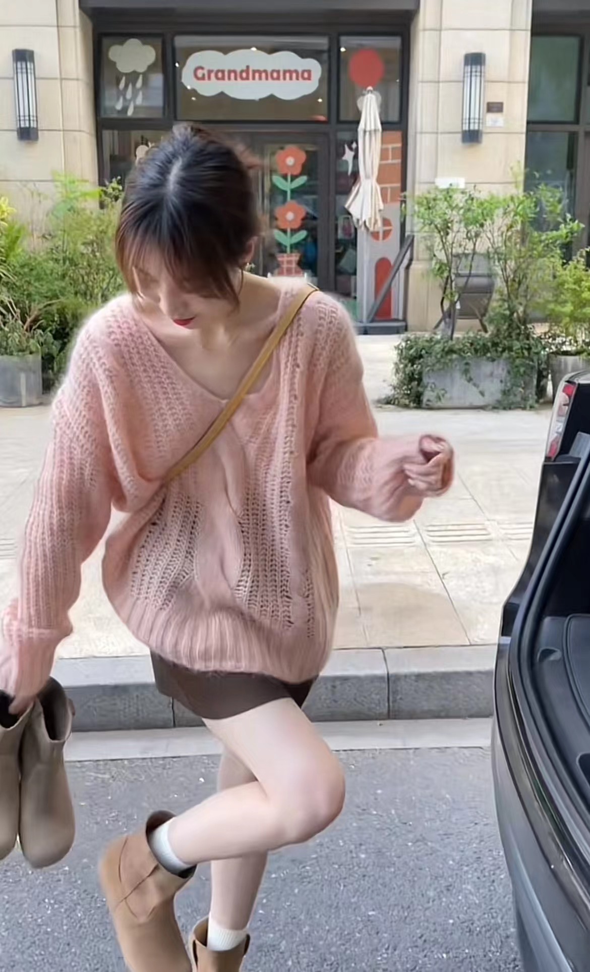 High Quality Cream Pink V-Neck Loose Sweater and Leather Skirt Set - Image 4